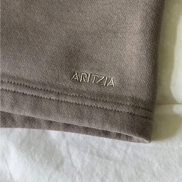 aritzia cozy fleece boyfriend mini shorts taupe - Picture 5 of 5